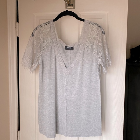 🆕 VICI Lace Blouse - Picture 1 of 2